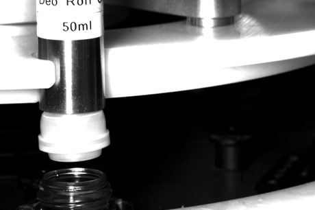 观测滚珠盖压盖安装过程