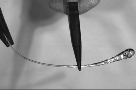 观测鲁伯特之泪碎裂