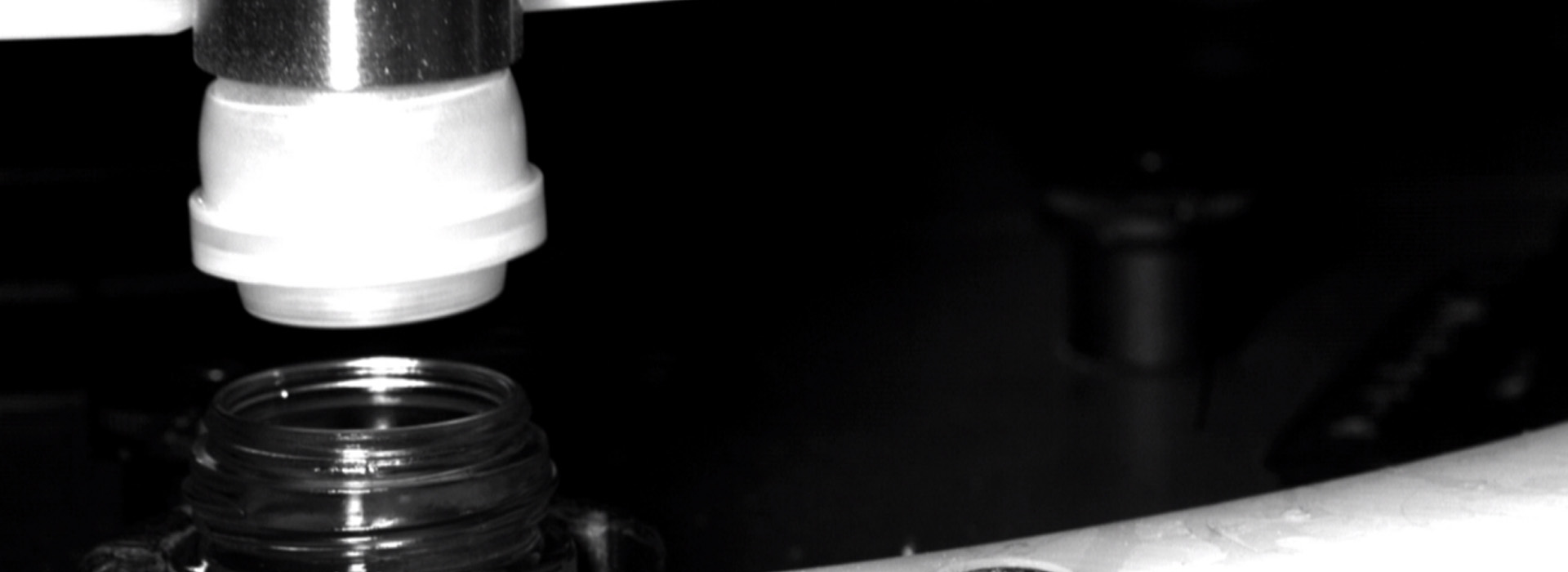 观测滚珠盖压盖安装过程